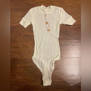NWT Skims Short Sleeve Thong Bodysuit Size XXS